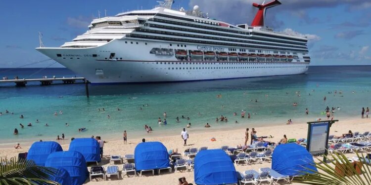 Detectan un brote de coronavirus en un crucero que salió de Miami y tuvo que desembarcar en Seattle