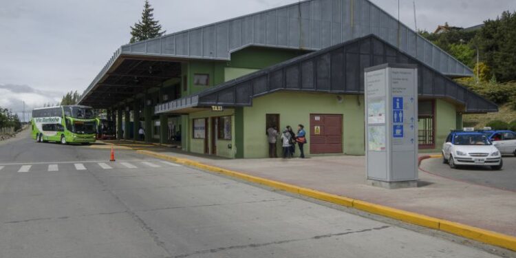 A diez días de la apertura de fronteras, volvieron los viajes en colectivo a Chile | ANB :: Agencia de Noticias Bariloche