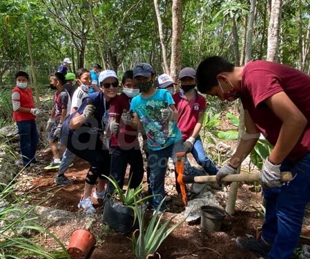 Agentes de viaje benefician a estudiantes de primaria en Cancún