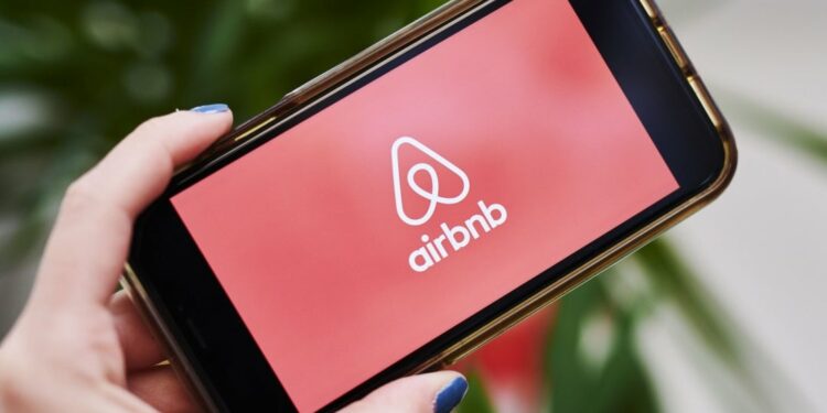 Airbnb ve una "demanda sustancial" de viajes mientras las perspectivas superan estimaciones