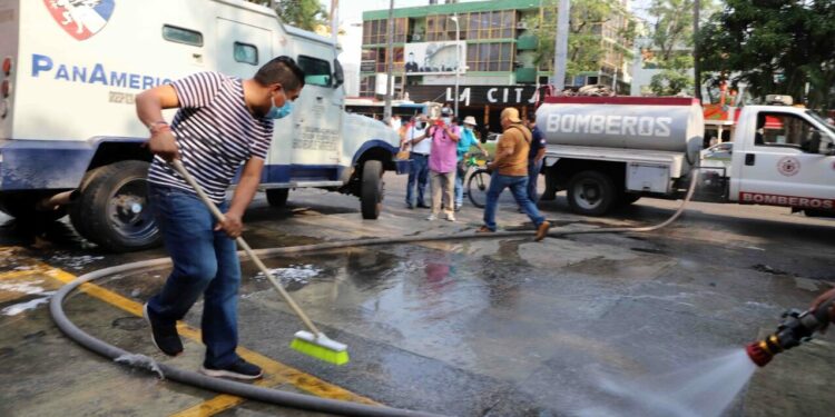 Arranca Gobierno de Acapulco campaña de limpieza en zona turística