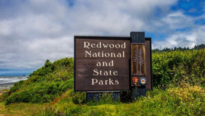 Cartel del Parque Nacional de Redwood, al norte de California.