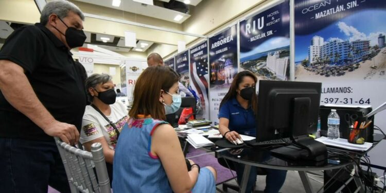 Asisten más de 2,200 a Expo Viaja 2022 en busca de paquetes vacacionales; concluirá hoy