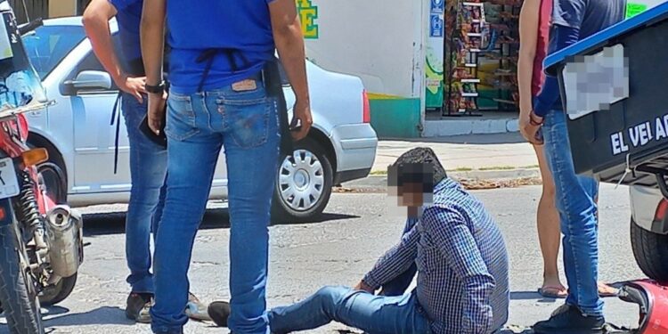 Automóvil arrolla a un motociclista en crucero de Los Mochis