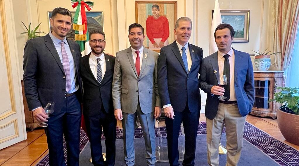 Los Vinos Mexicanos reciben halagos en París durante la presentación de Congreso Mundial de Uva y Vino que se realizará en Baja California