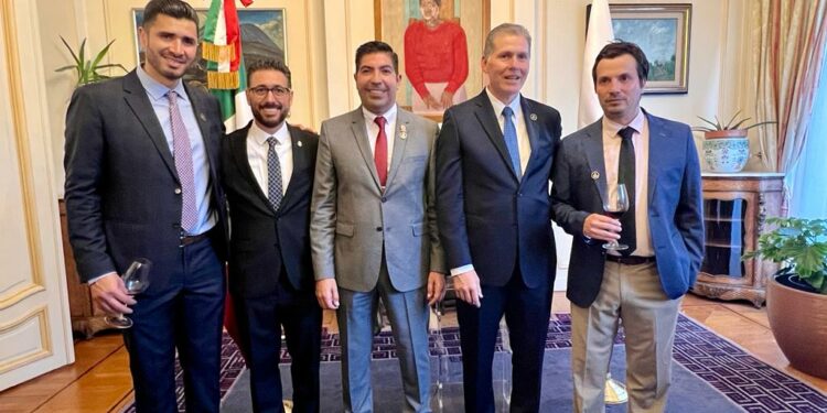 Los Vinos Mexicanos reciben halagos en París durante la presentación de Congreso Mundial de Uva y Vino que se realizará en Baja California
