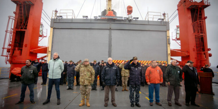Ceremonia en homenaje al crucero ARA “General Belgrano” en el lugar de su hundimiento