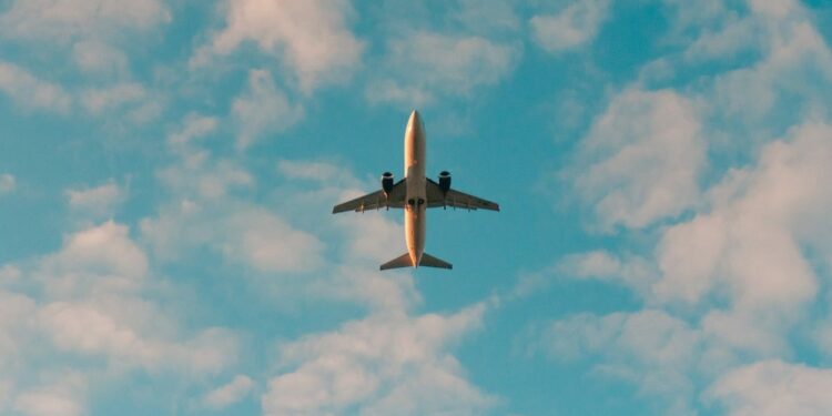 Cómo encontrar vuelos baratos: Kiwi, Skyscanner, Kayak, Google