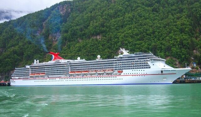 Crucero con brote de COVID llega esta noche a Victoria