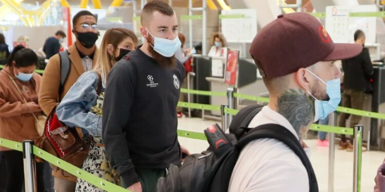 Cubrebocas dejará de ser obligatorio en aeropuertos y aviones de Europa
