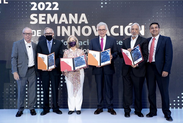 Durante la ceremonia inaugural de nuestra Semana de la Innovación 2022 llevamos a cabo la primera entrega de los Reconocimientos a la trayectoria médico – científica.