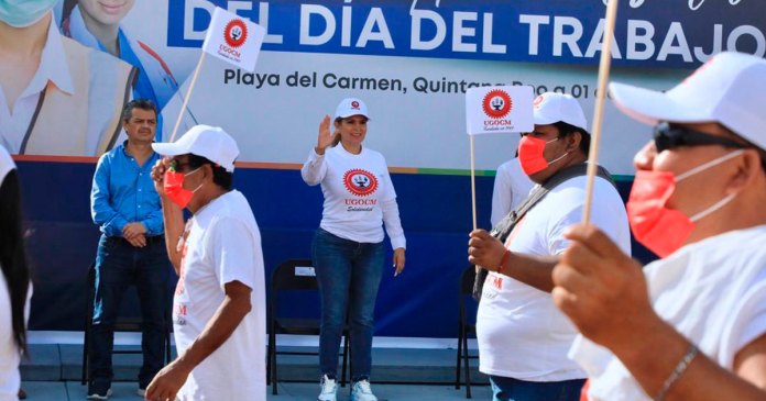 Desfilan en Playa del Carmen por Día del Trabajo