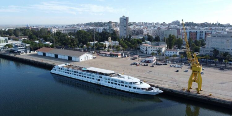 El Muelle de Levante recibe el lunes la escala de cruceros del buque La Belle...