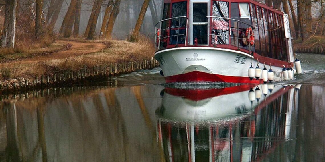 El Tren del Canal de Castilla vuelve con propuestas para disfrutar del turismo en tren y barco