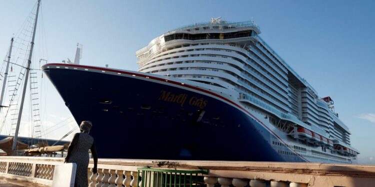 El crucero Carnival Freedom no sufre daños considerables tras incendio