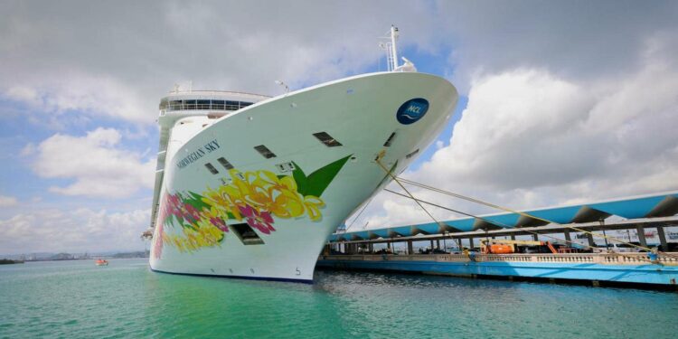 El crucero Norwegian Sky atraca por primera vez en Puerto Rico