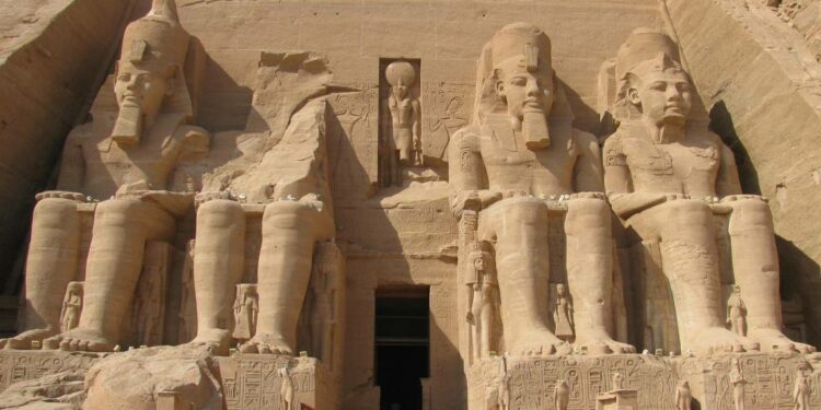 En el Cairo, las tres Grandes Pirámides y la Esfinge, son el lugar más especial de cualquier visita a Egipto