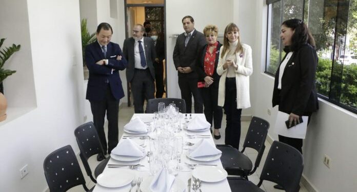 Escuela formará jóvenes en oficios de mandos medios del sector turístico y hotelero