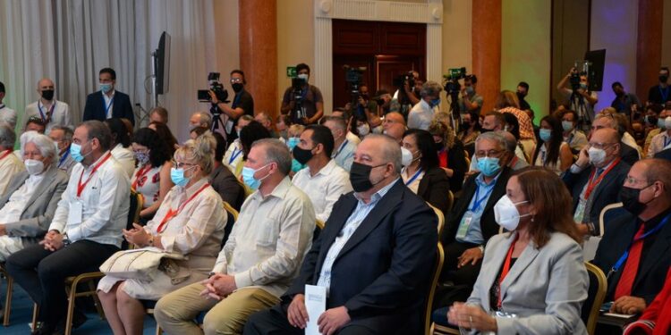 Hacer más sostenible y competitiva la industria turística cubana