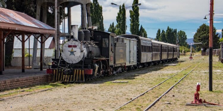 La Trochita vuelve a unir El Maitén con Ñorquinco