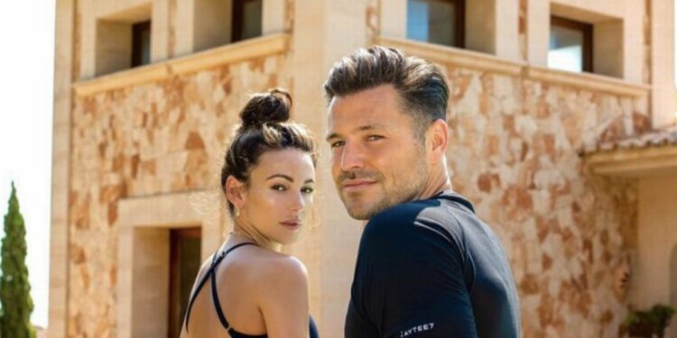 La estrella de TOWIE, Mark Wright, presentará un programa de viajes sin la esposa de Corrie, Michelle Keegan