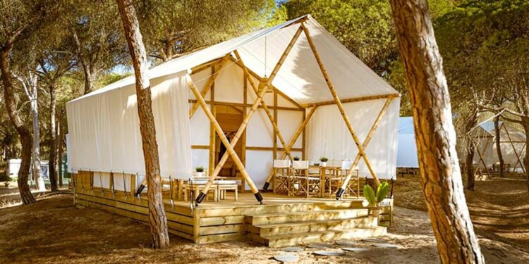 La oferta de empleo perfecta para los amantes al camping: 1.500 euros y gastos pagados por vivir en uno