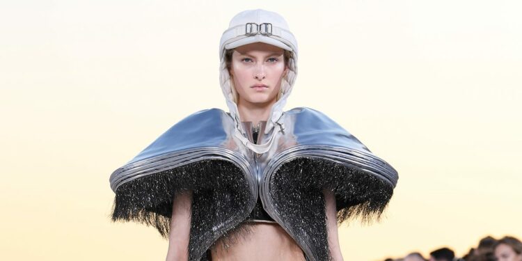 Las superheroínas nómadas del desfile crucero 2023 de Louis Vuitton
