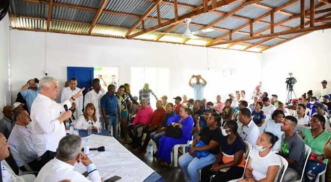 Miguel Vargas dice viajes en yola han vuelto a resurgir por la desesperación del pueblo