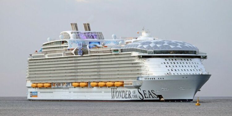 Palma se convierte en el primer puerto español que limita la entrada a 3 cruceros turísticos al día