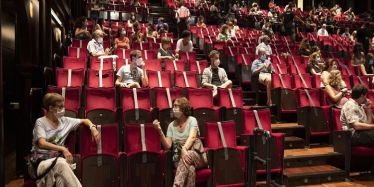 PeruRail celebra el día de mamá invitando a sus colaboradoras a obra de teatro
