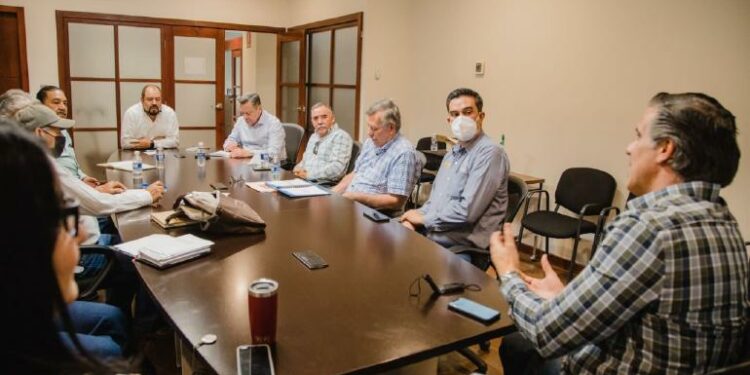 Presentaron Aguilar y Real Foods proyecto porcícola