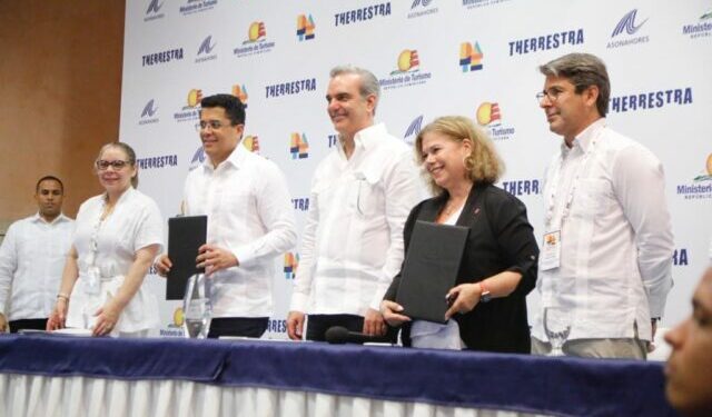 RD firma acuerdos con aerolíneas de Canadá para potenciar turismo