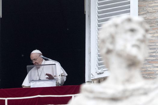 El papa Francisco suspendió el viaje que tenía programado a Líbano, por motivos de salud. 
