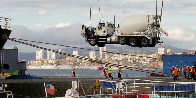 Superávit comercial de Chile alcanza los US$ 1.071 millones, en abril - AméricaEconomía