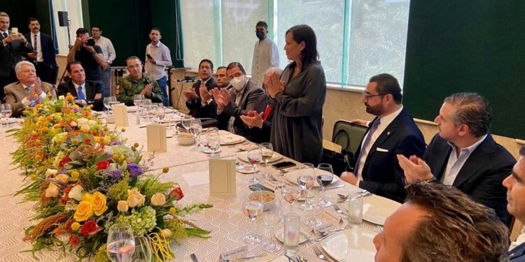 Toma protesta Miguel Torruco a la nueva Mesa Directiva de la Asociación de Hoteles de Jalisco