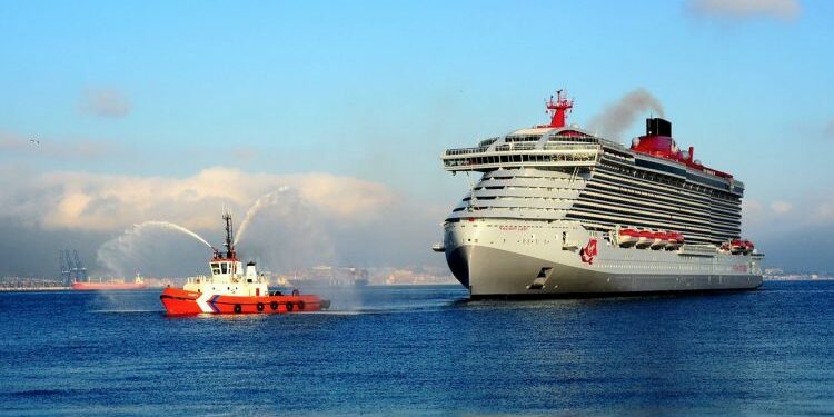 Un crucero 'solo para adultos' del multimillonario dueño de Virgin recala en Gibraltar