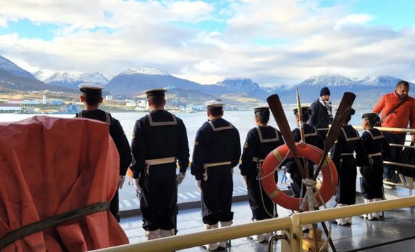 Veteranos del crucero General Belgrano están rumbo al lugar del hundimiento