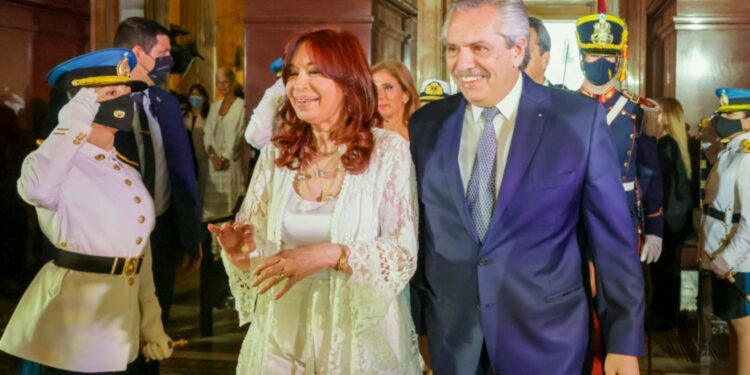 Viajes, la interna, tarifas y búsqueda de inversiones