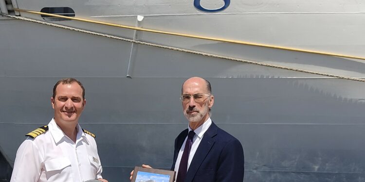 Vigo recibe a varios cruceros