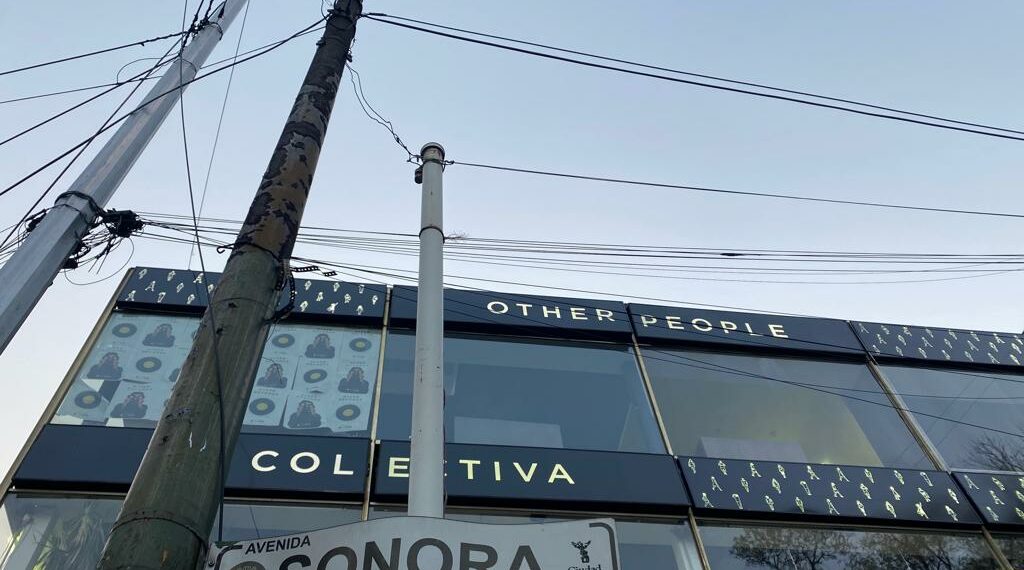 Other People celebra su octavo aniversario con una campaña creativa e incluyente inspirada en el barrio, la cual busca compartir los valores cotidianos y compartidos localmente