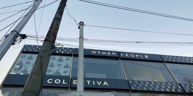 Other People celebra su octavo aniversario con una campaña creativa e incluyente inspirada en el barrio, la cual busca compartir los valores cotidianos y compartidos localmente