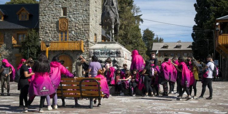 Bariloche potencia su oferta en turismo joven en Tucumán