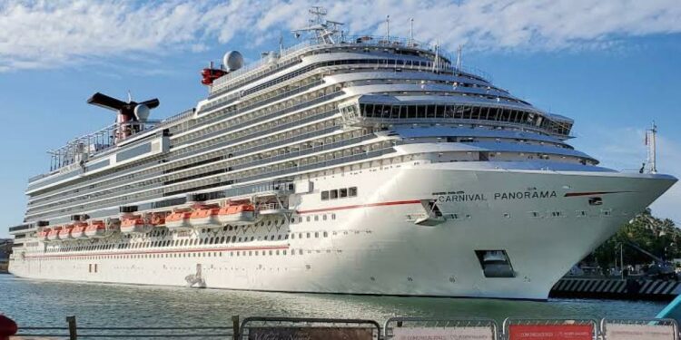 Carnival Panorama, único crucero programado para este mes