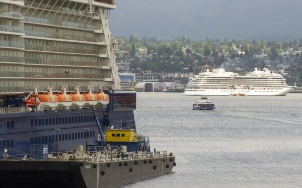 Puerto de Vancouver salva alta demanda por arribo de cruceros con botes pequeños