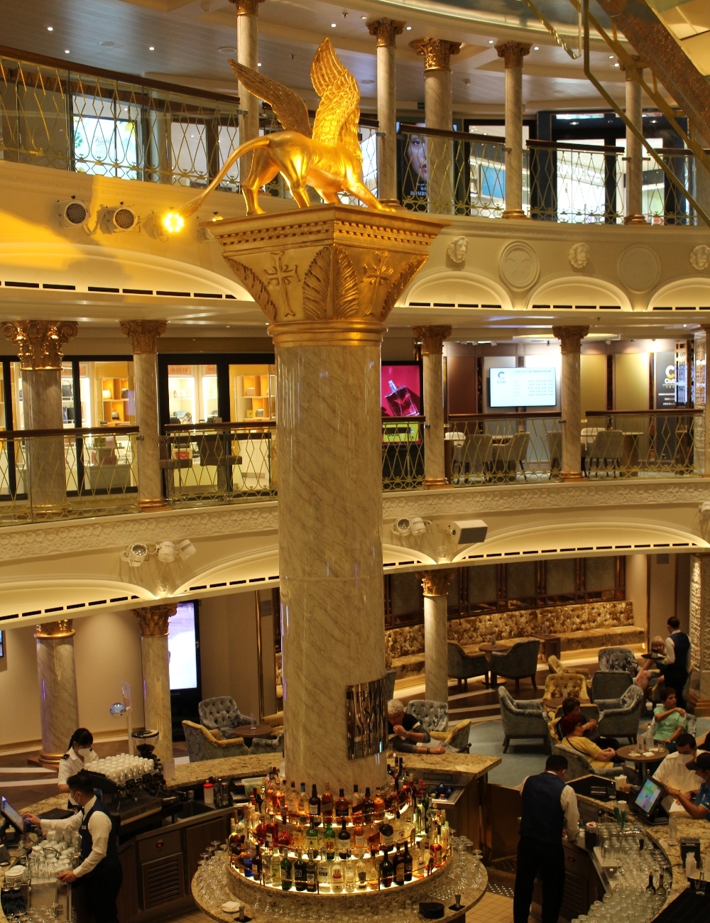 El barco Costa Venezia cuenta con la mejor oferta de ocio, de bares, restaurantes y de ocio.