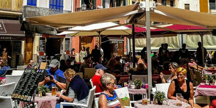 Los residentes en España realizan 32,1 millones de viajes en el primer trimestre triplicando el gasto