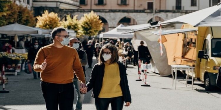 Cada vez más gente busca emigrar a Europa.