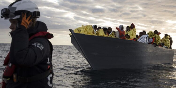 ACNUR advierte de que los viajes por las aguas del Mediterráneo se están volviendo "más fatales" para los migrantes