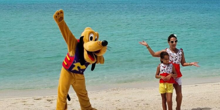 Adamari y Alaïa de invitadas especiales en el crucero Disney Wish