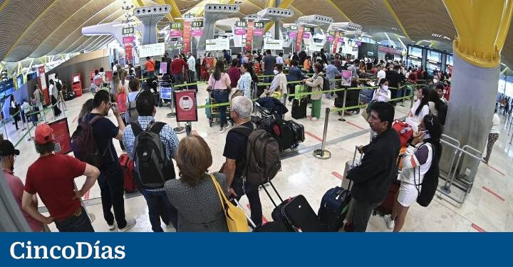 Aerolíneas y agencias de viajes auguran una explosión del turismo nacional en verano | Compañías